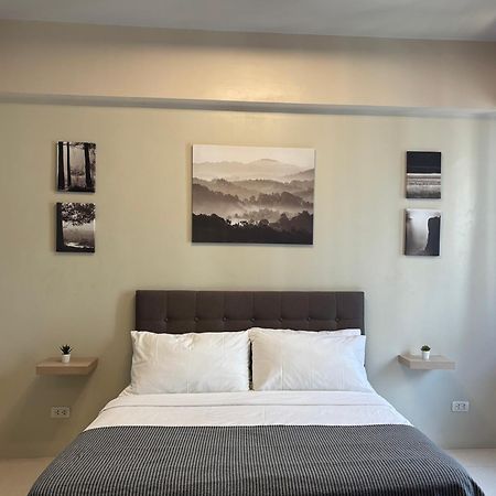 One Palm Tree Villas Short Walk Via Runway Manila Naia T3 Pasay Buitenkant foto